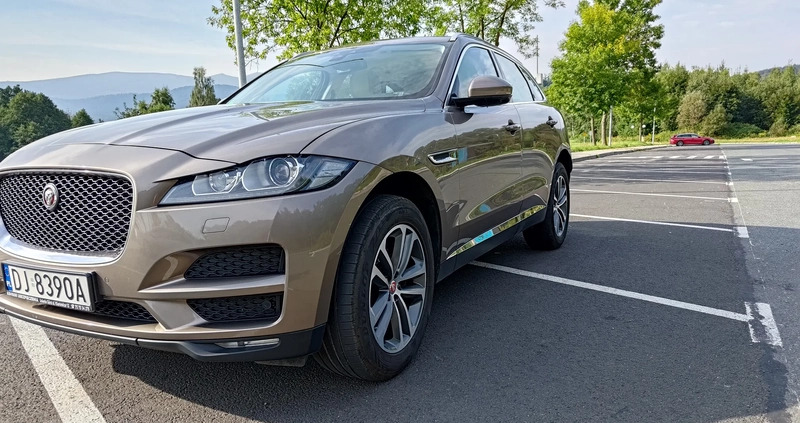 Jaguar F-Pace cena 115000 przebieg: 194500, rok produkcji 2017 z Góra małe 191